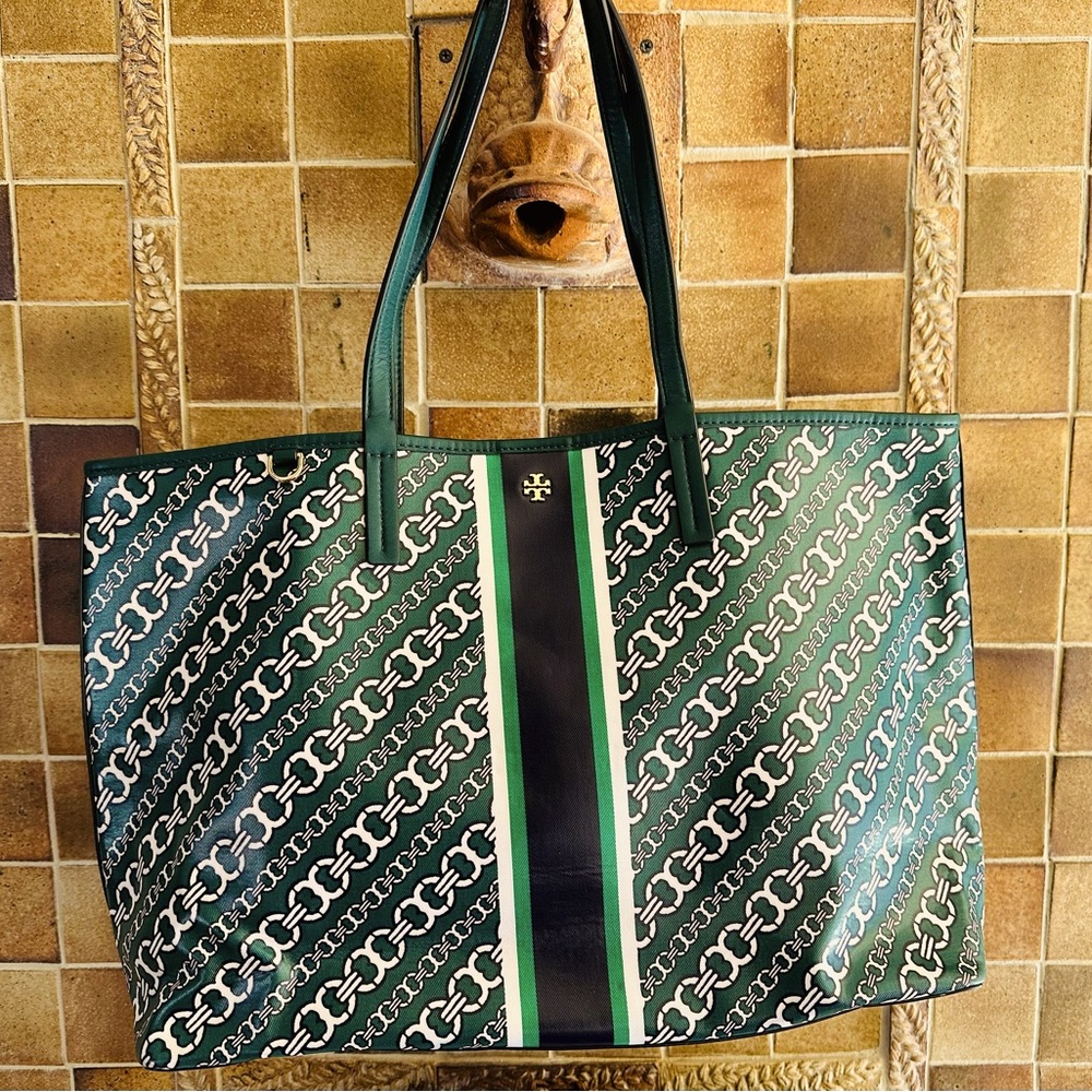 Tory Burch chain motif Tote PVC,with dk. green leather accents/trim. Great cond.
